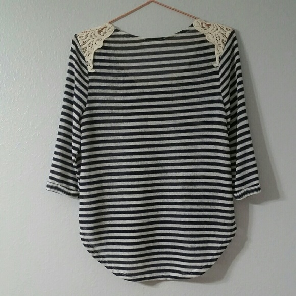 Lush 3/4 sleeve top - Picture 4 of 4